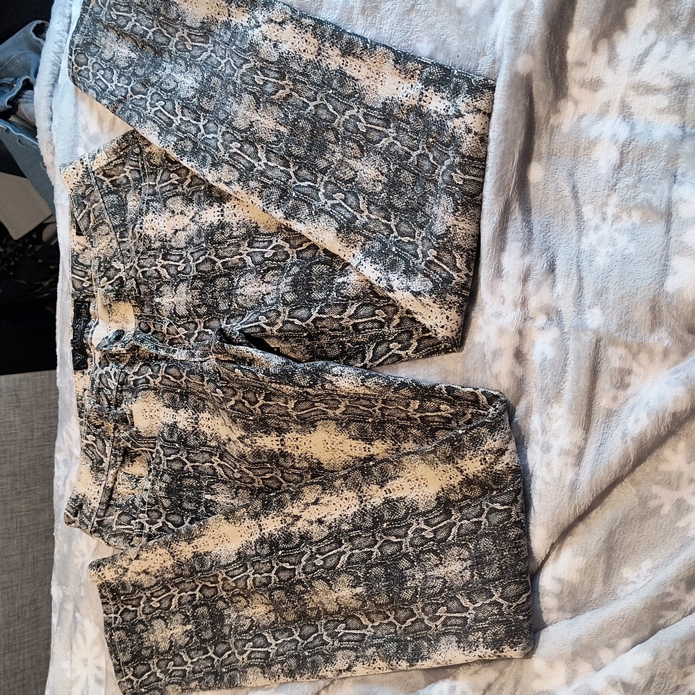 Guess Snakeskin Print Denim Jeans, 00, Measurements Below, EUC, Lower Rise